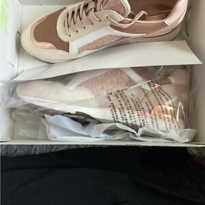 Women's Pink Micheal Kors Sneakers,